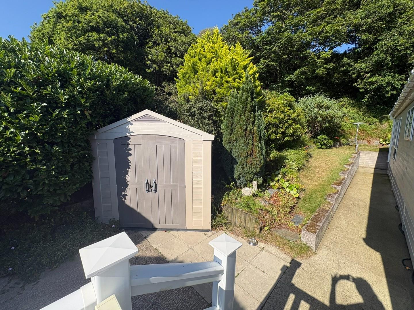 Garden to Side.JPEG